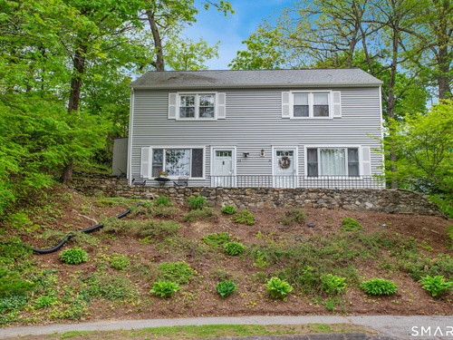  condo home for sale located at 32 East Hills Drive, 32, New Canaan, CT 06840