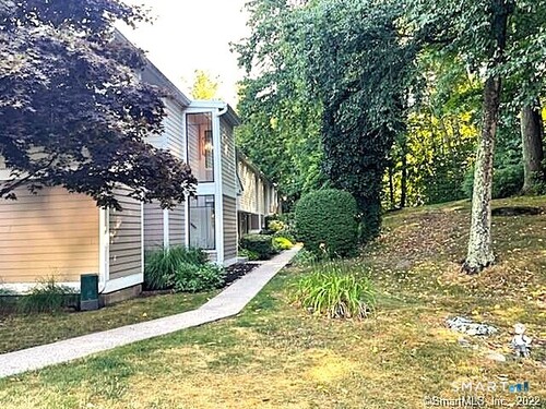  condo home for sale located at 17 Keeler Close, 17, Ridgefield, CT 06877