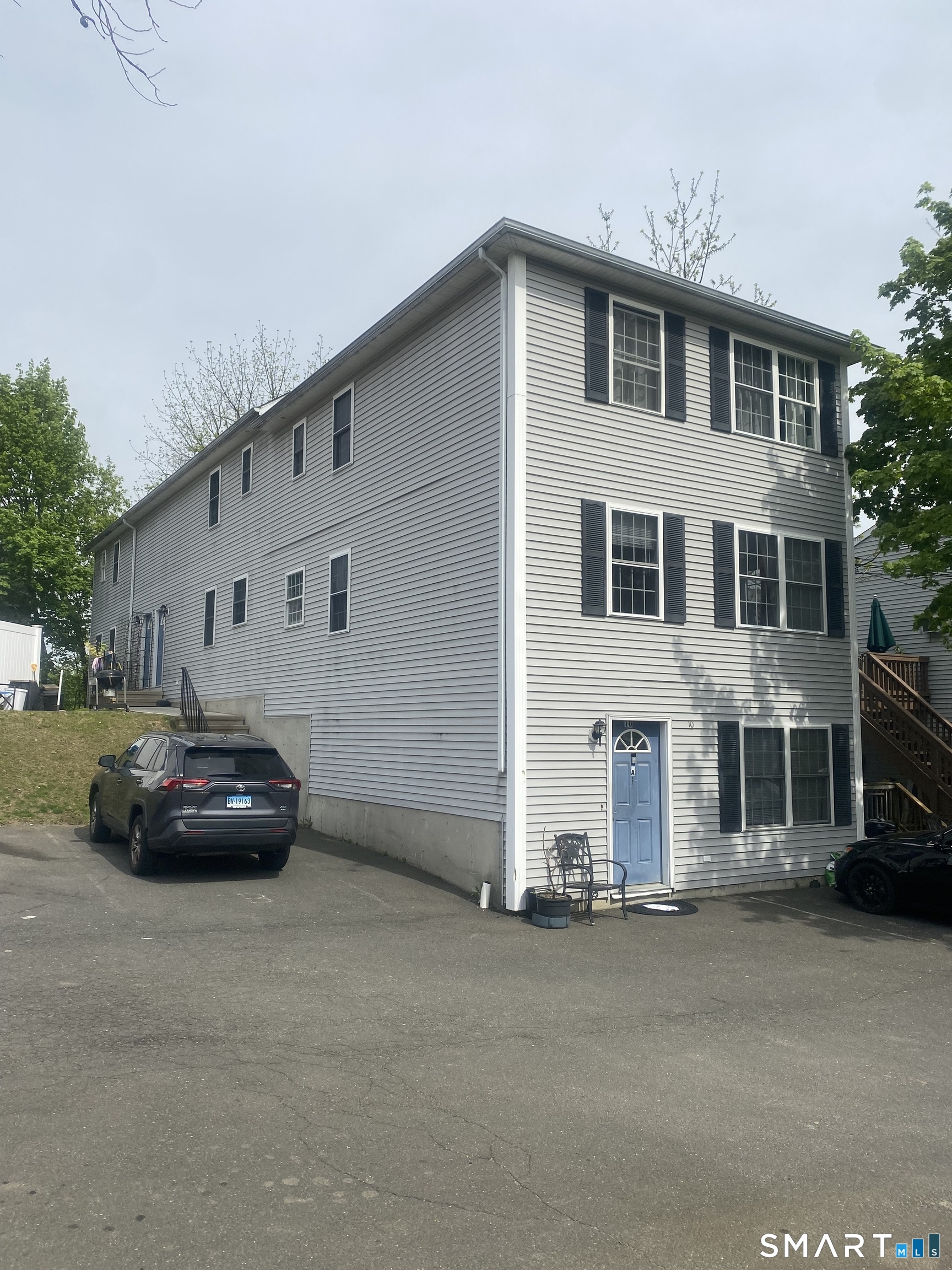 10 Merrimac Street, Danbury, CT 06810 | For Sale at $979,900