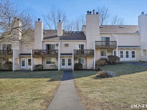  condo home for sale located at 8 Rose Lane, 24-5, Danbury, CT 06811