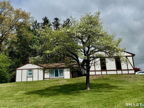 single family home for sale located at 10 Horseshoe Drive, Danbury, CT 06811