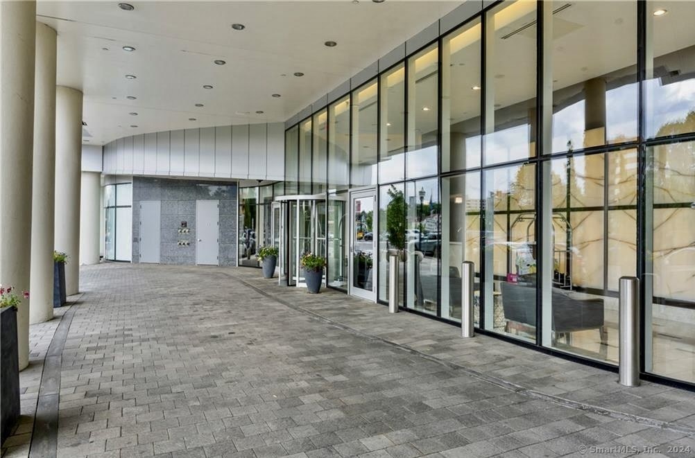 1 Broad Street, 17b, Stamford, CT 06901 | Sold at $545,000