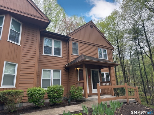  condo home for sale located at 15 Pine Needle Drive, 15, Shelton, CT 06484