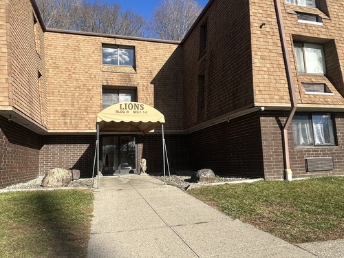  condo home for sale located at 126 Triangle Street, b13, Danbury, CT 06810