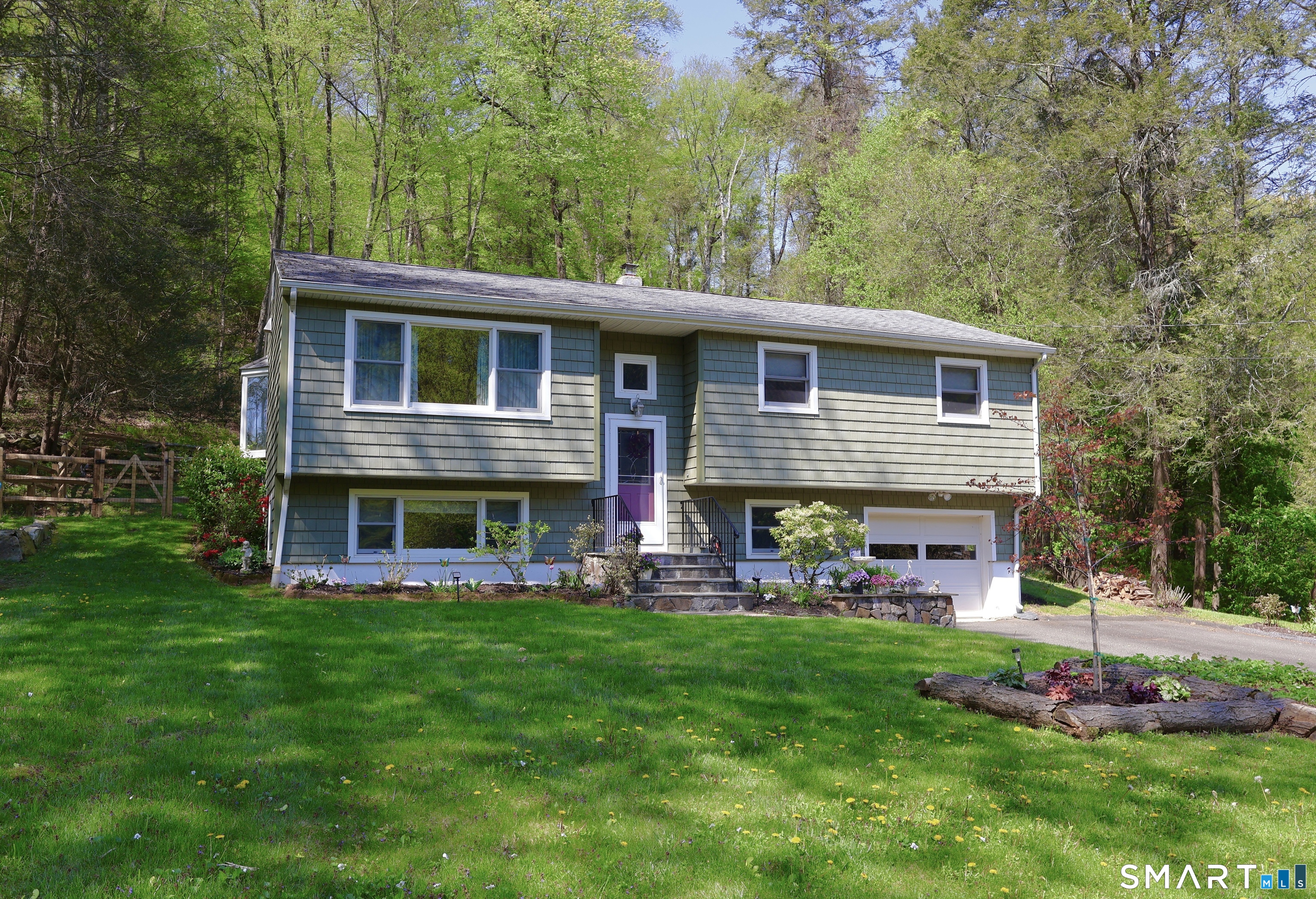 6 Hillside Court, Brookfield, CT 06804 | For Sale at $515,000