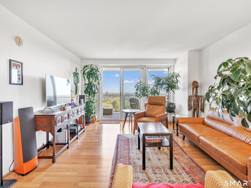  condo home for sale located at 2625 Park Avenue, phd, Bridgeport, CT 06604