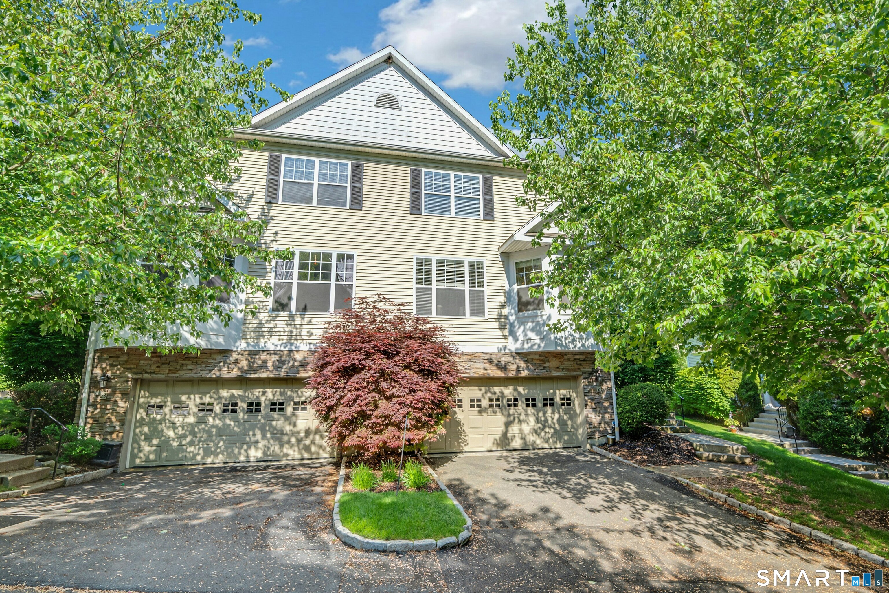 21 Woodcrest Lane, 21, Danbury, CT 06810 | For Sale at $530,000