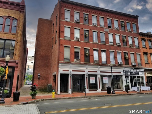  condo home for sale located at 94 Washington Street, 14, Norwalk, CT 06854