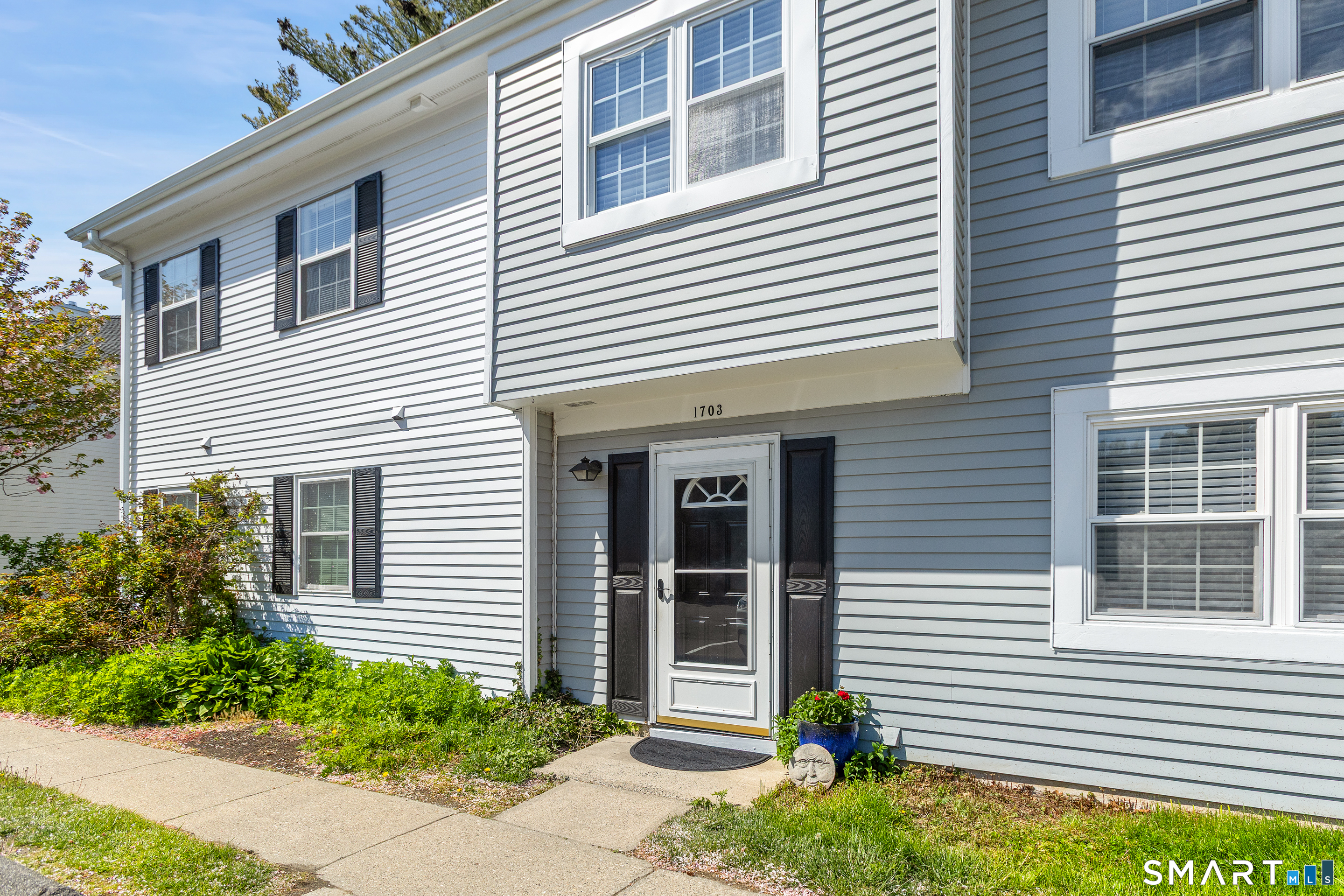 93 Park Avenue, 1703, Danbury, CT 06810 | For Sale at $369,000