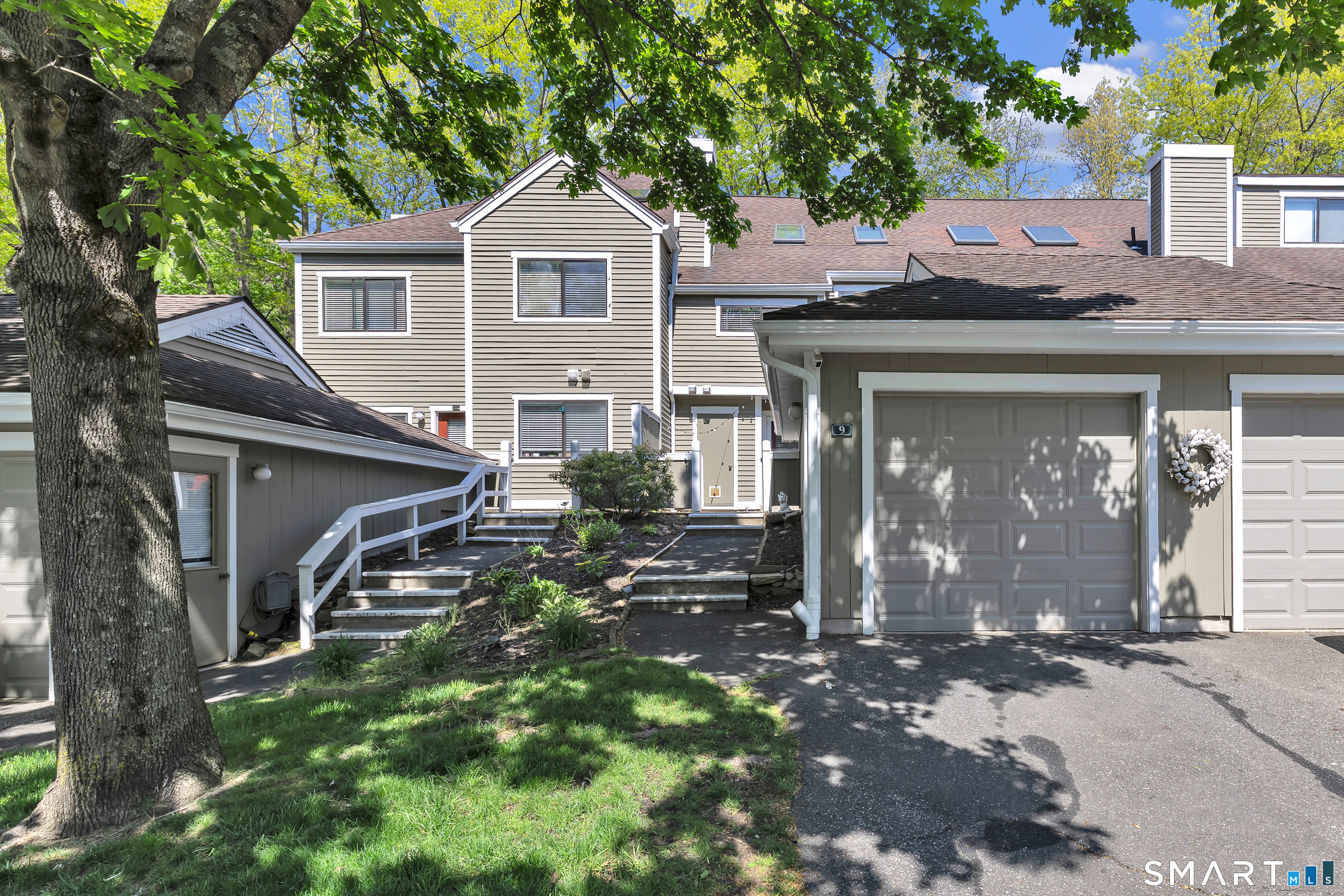 9 Country Walk, 9, Shelton, CT 06484 | For Sale at $425,000