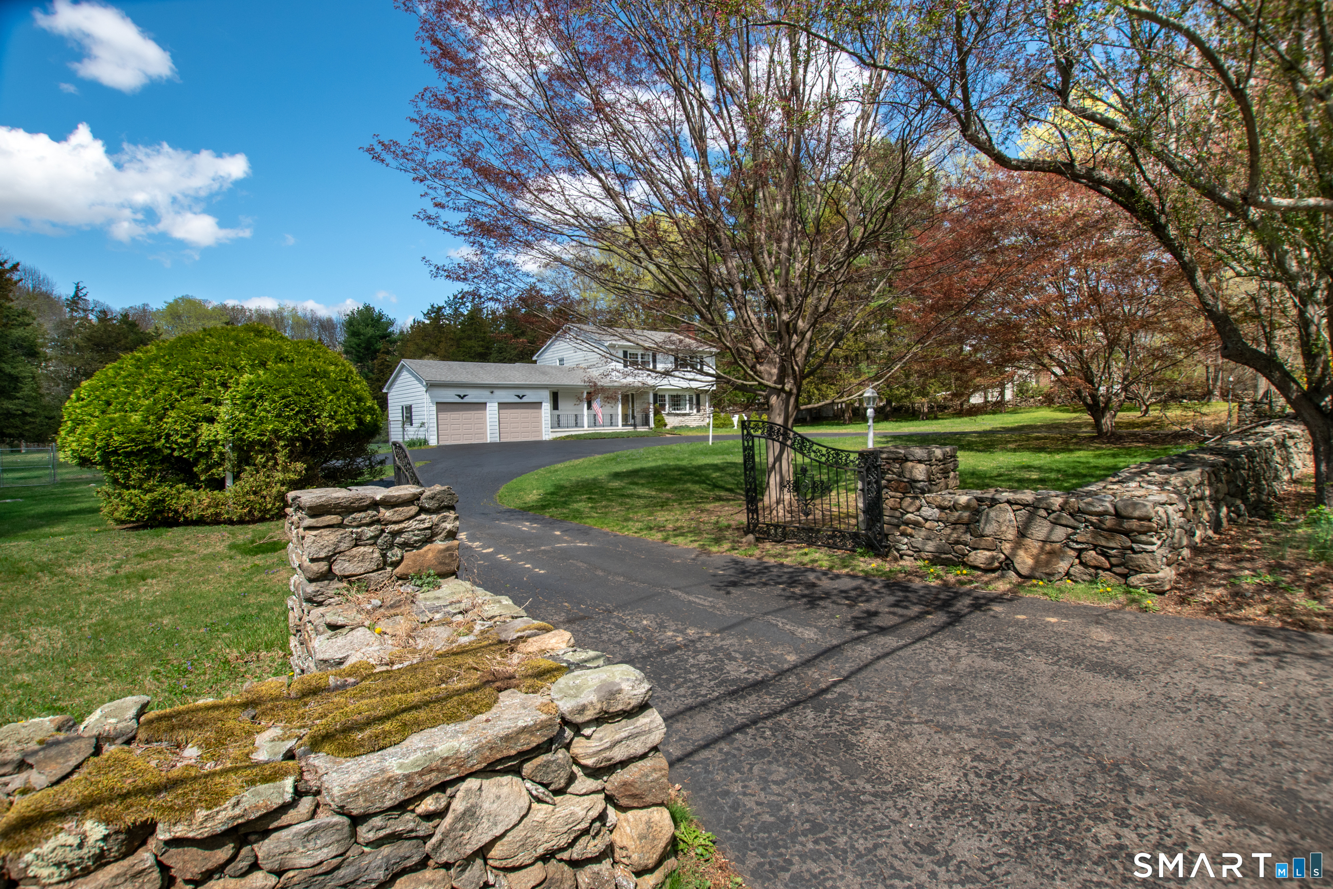 2010 North Street, Fairfield, CT 06824 | For Sale at $975,000