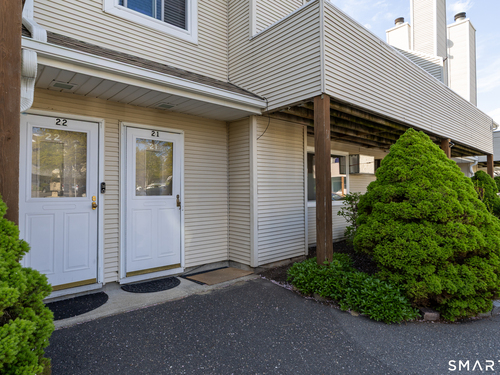  condo home for sale located at 136 Pembroke Road, 3-21, Danbury, CT 06811