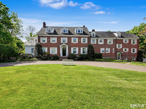  condo home for sale located at 24 Saint Johns Place, 4, New Canaan, CT 06840