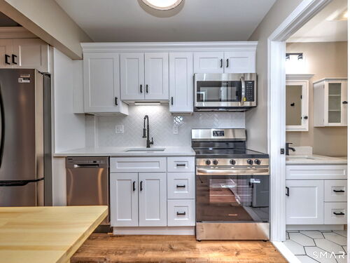  condo home for sale located at 143 Columbus Place, 8, Stamford, CT 06907