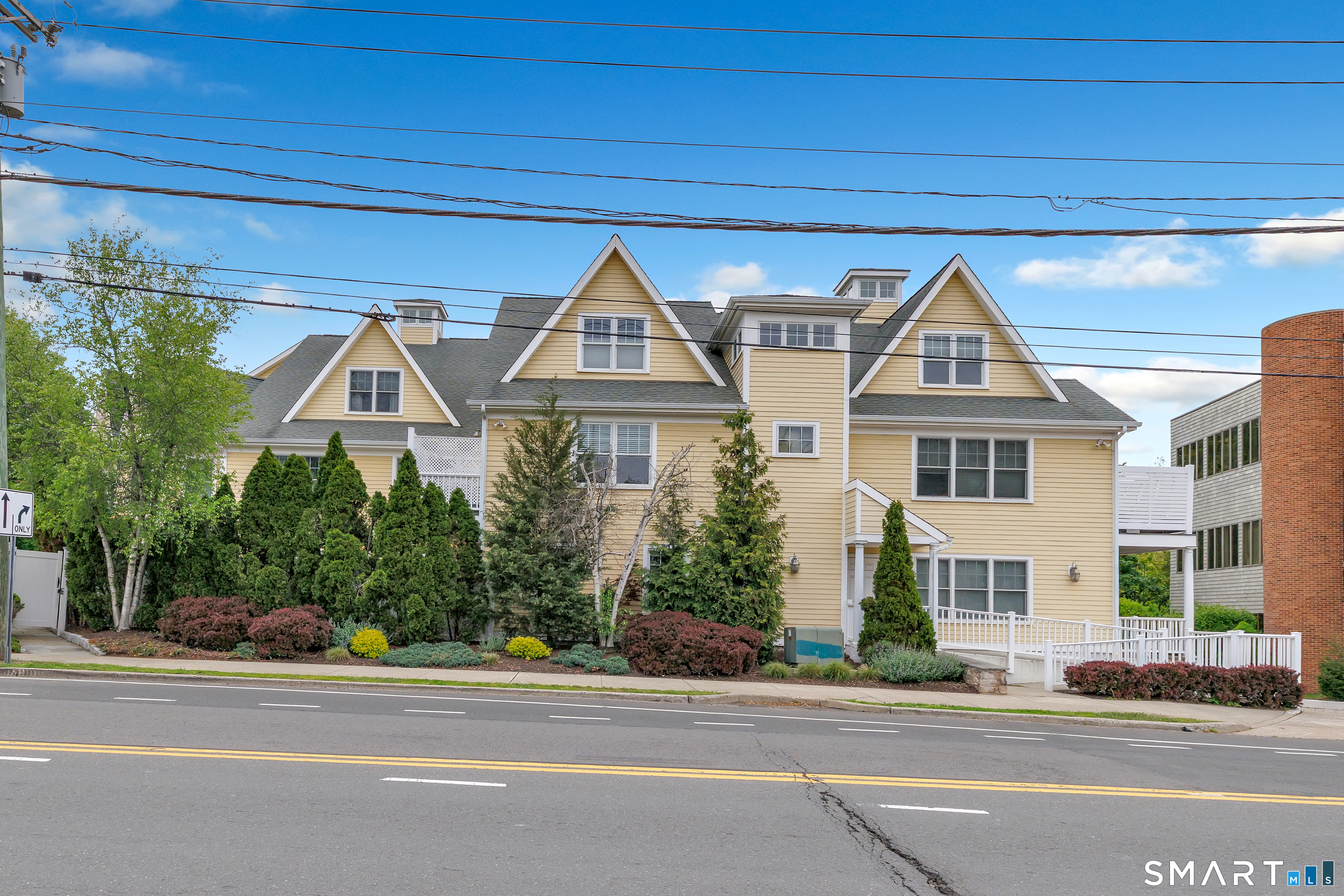 76 New Canaan Avenue, 3, Norwalk, CT 06850 | For Sale at $489,900