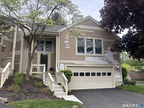  condo home for sale located at 33 Britannia Drive, Danbury, CT 06811