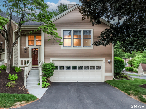  condo home for sale located at 33 Brittania Drive, Danbury, CT 06811
