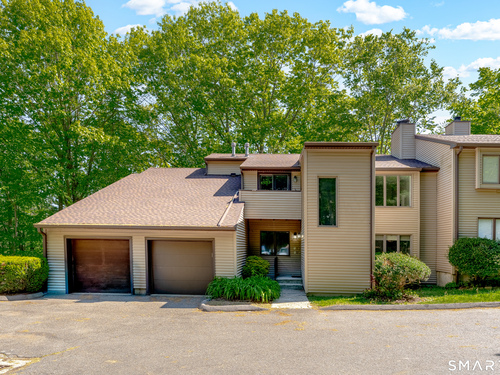 condo home for sale located at 12 Kings Wood Manor, b, Shelton, CT 06484