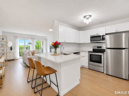  condo home for sale located at 950 Cove Road, c8, Stamford, CT 06902