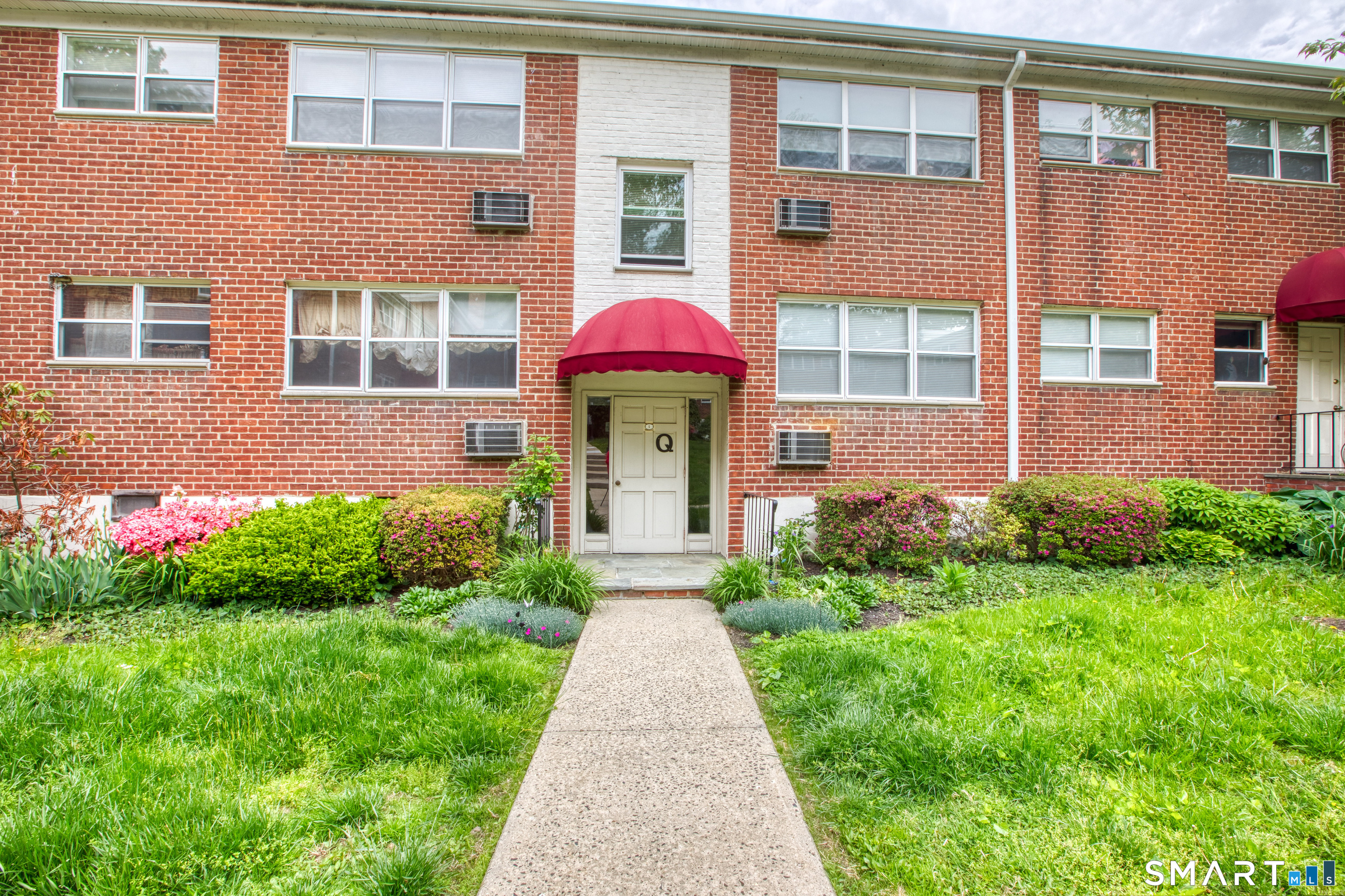 11 Bedford Avenue, q2, Norwalk, CT 06850 | For Sale at $289,000
