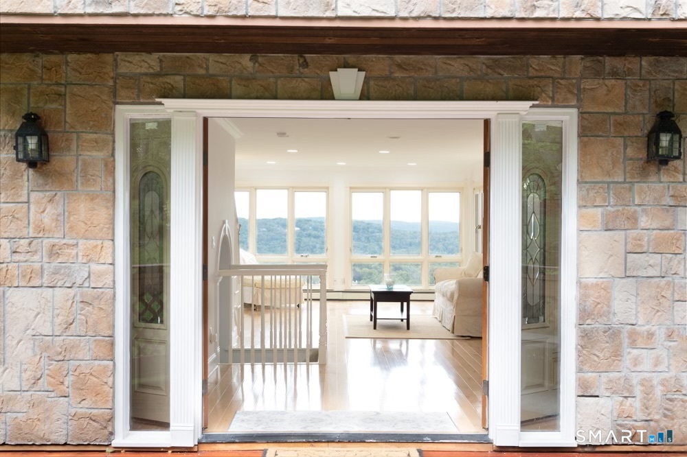 10 Hillcrest Court, Ridgefield, CT 06877 | For Sale at $2,300,000
