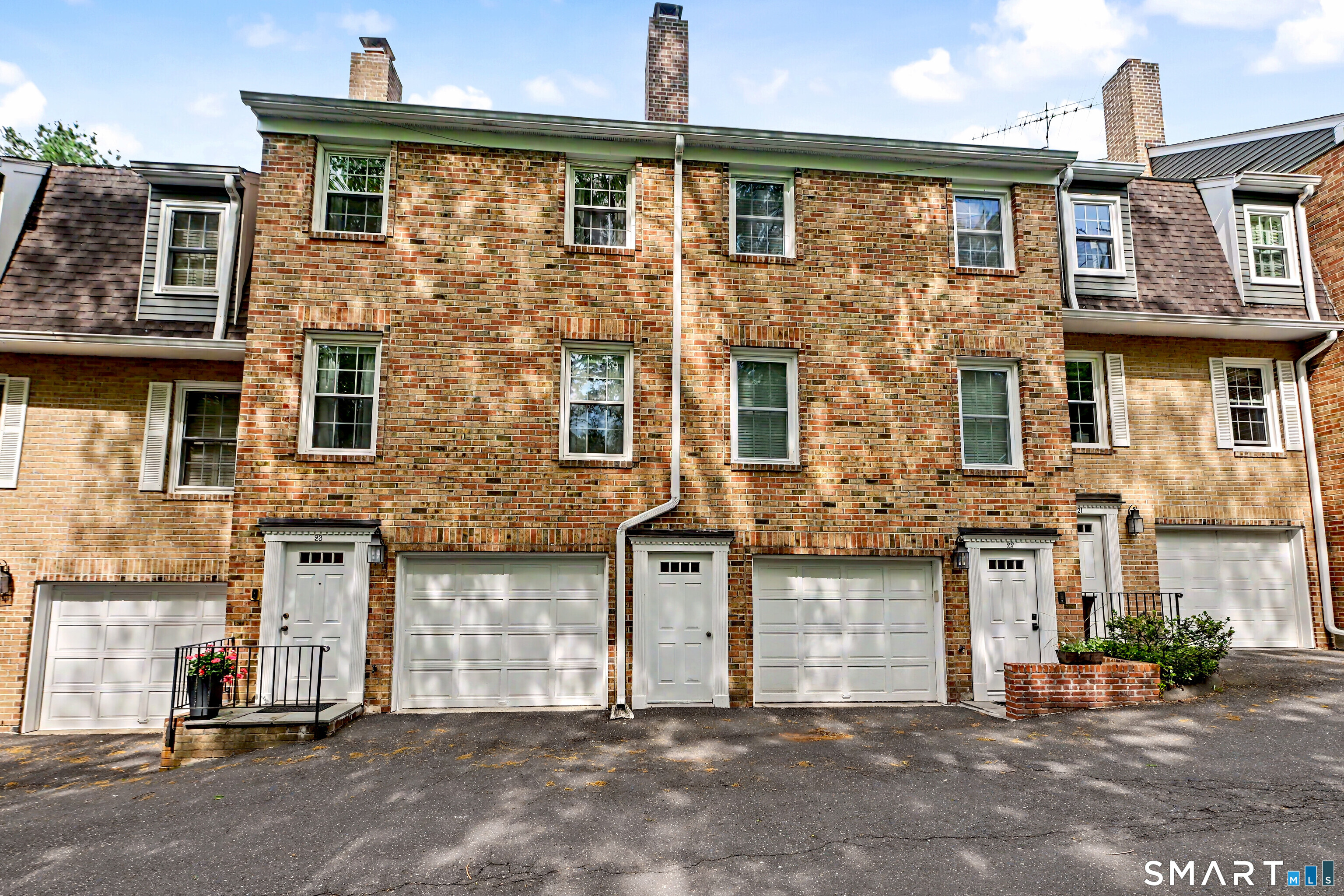 3 Valley View Road, 23, Norwalk, CT 06851 | For Sale at $625,000