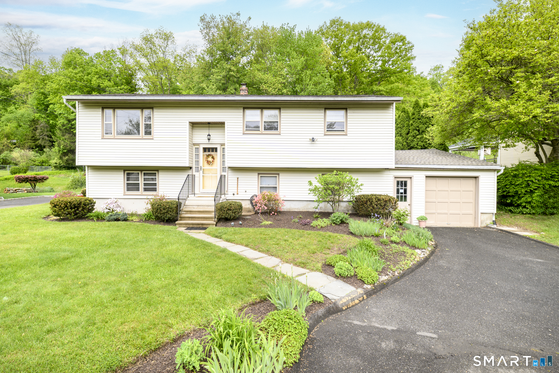 30 Tamanny Trail, Danbury, CT 06811 | For Sale at $525,000