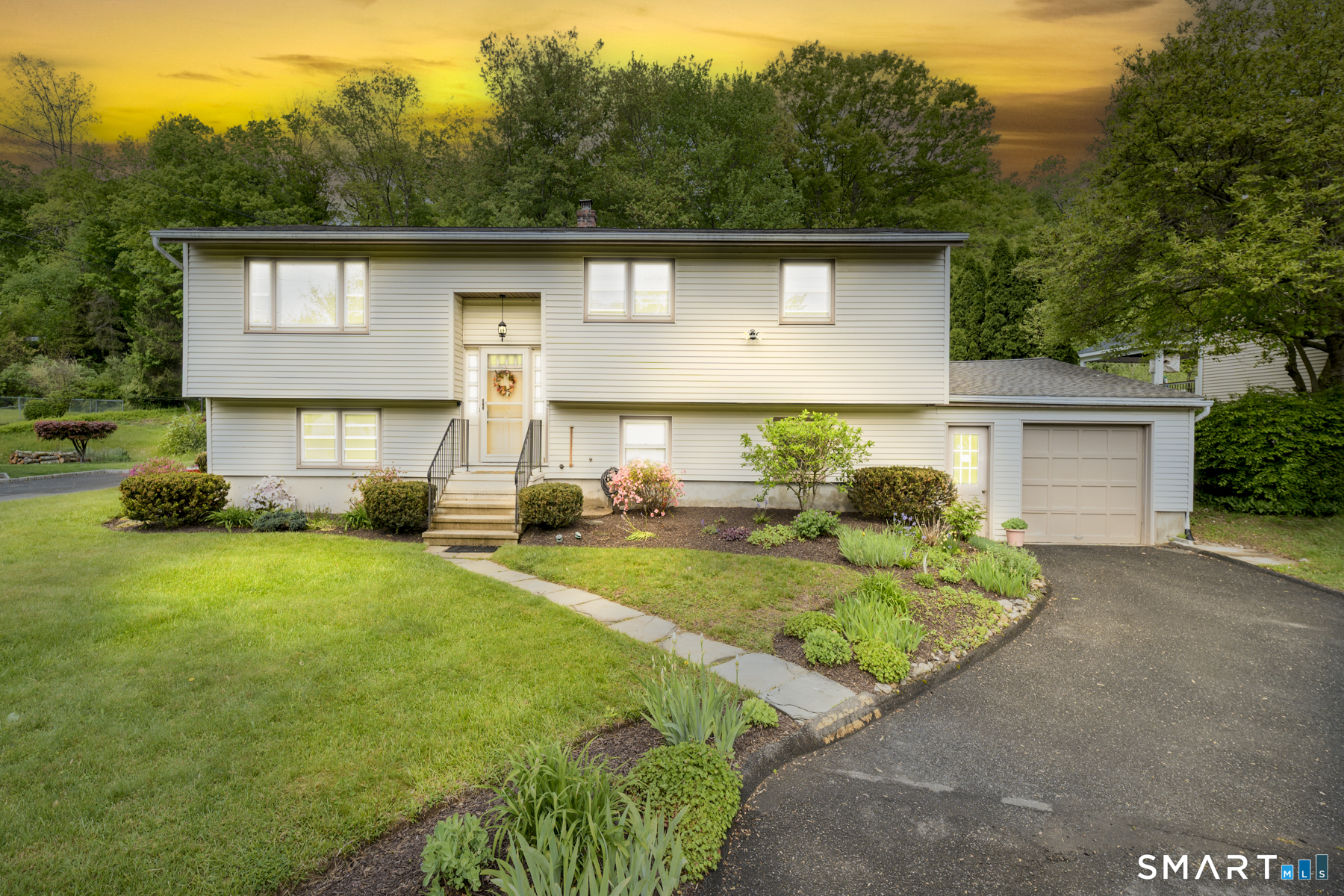 30 Tamanny Trail, Danbury, CT 06811 | For Sale at $525,000