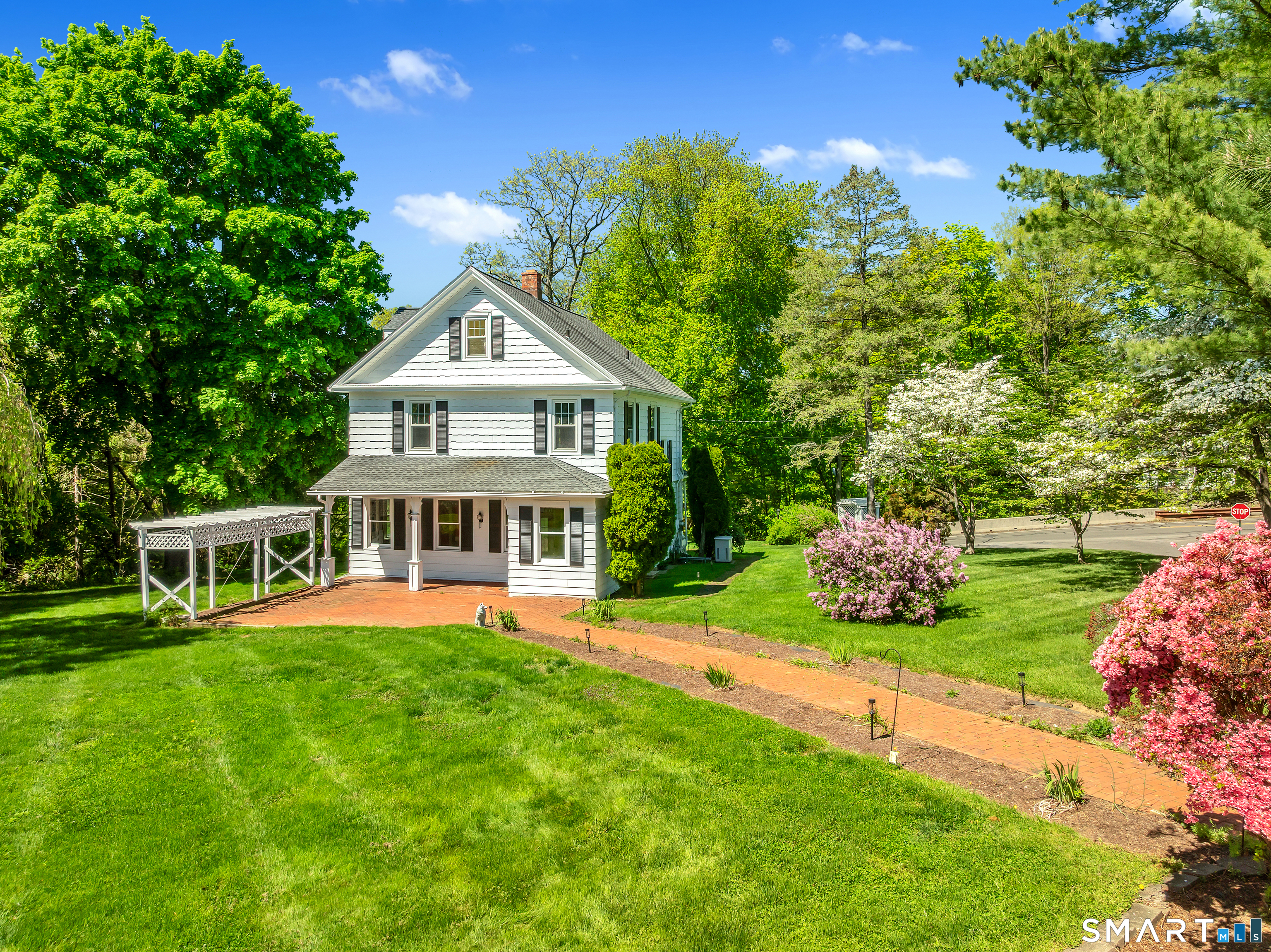 286 Daniels Farm Road, Trumbull, CT 06611 | For Sale at $750,000