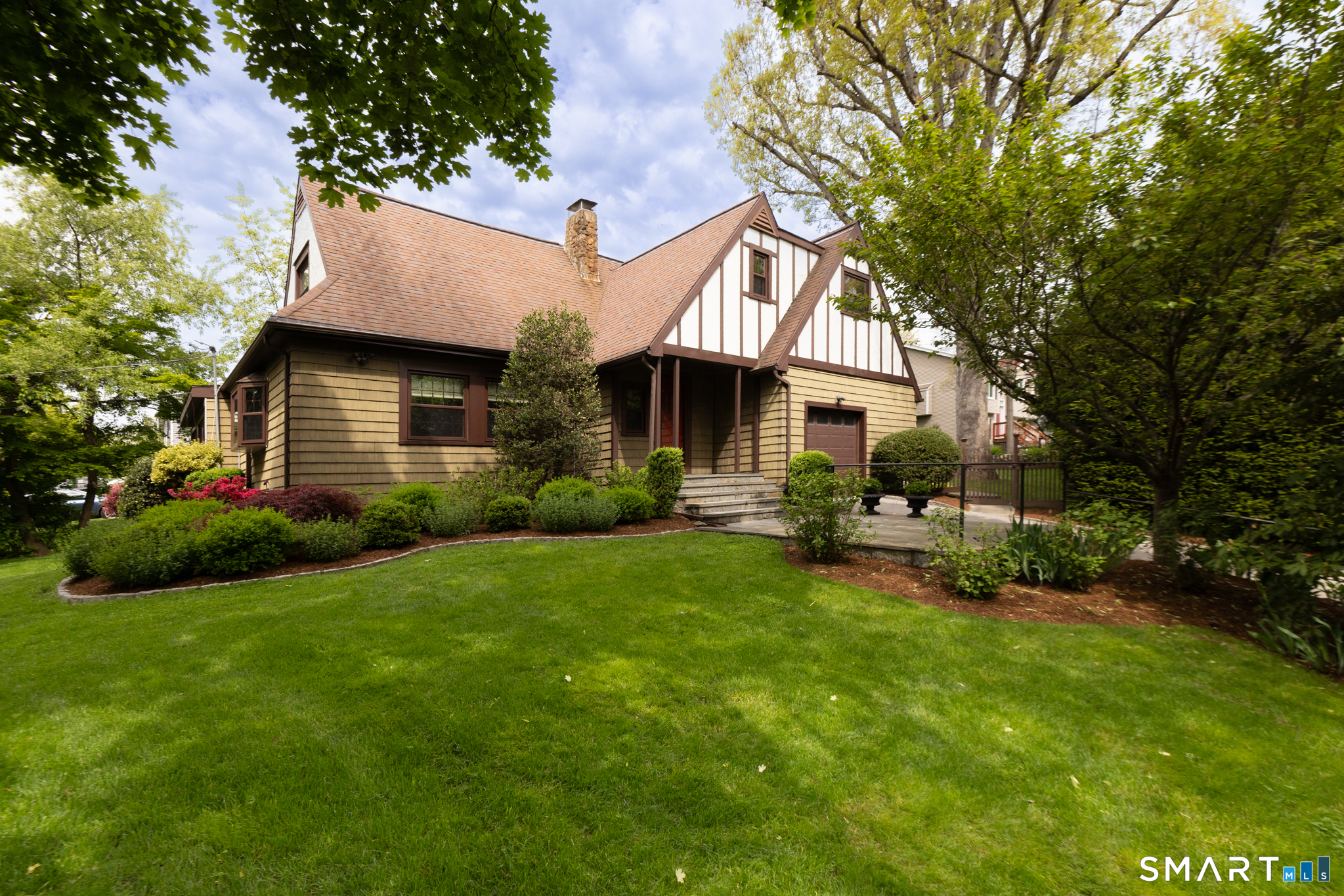 6 Bon Air Avenue, Stamford, CT 06907 | For Sale at $929,900