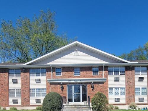  condo home for sale located at 1000 Knapps Highway, 14, Fairfield, CT 06825