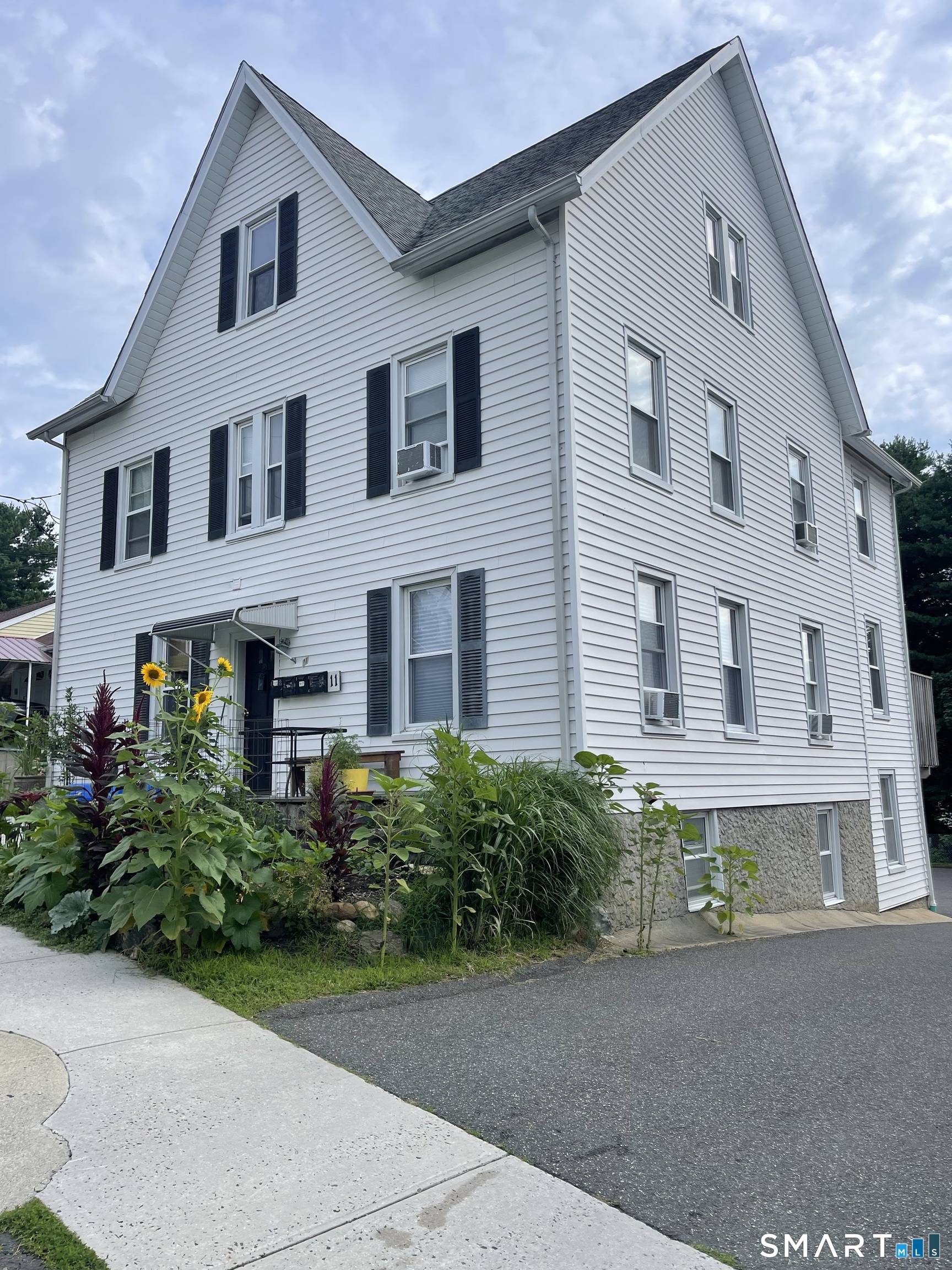 11 Stone Street, Danbury, CT 06810 | For Sale at $899,900
