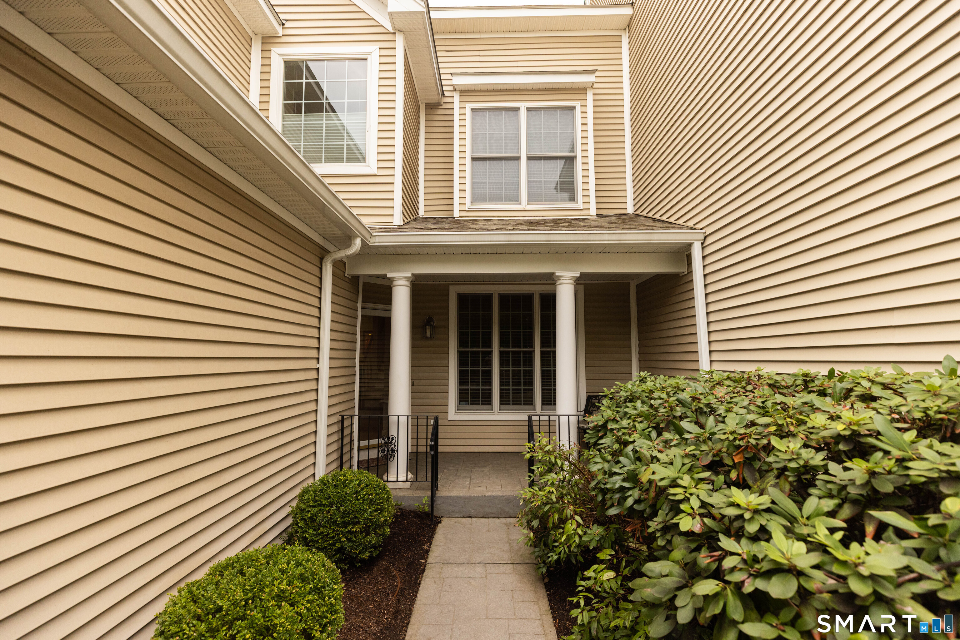 108 Imperial Court, 108, Trumbull, CT 06611 | For Sale at $739,000