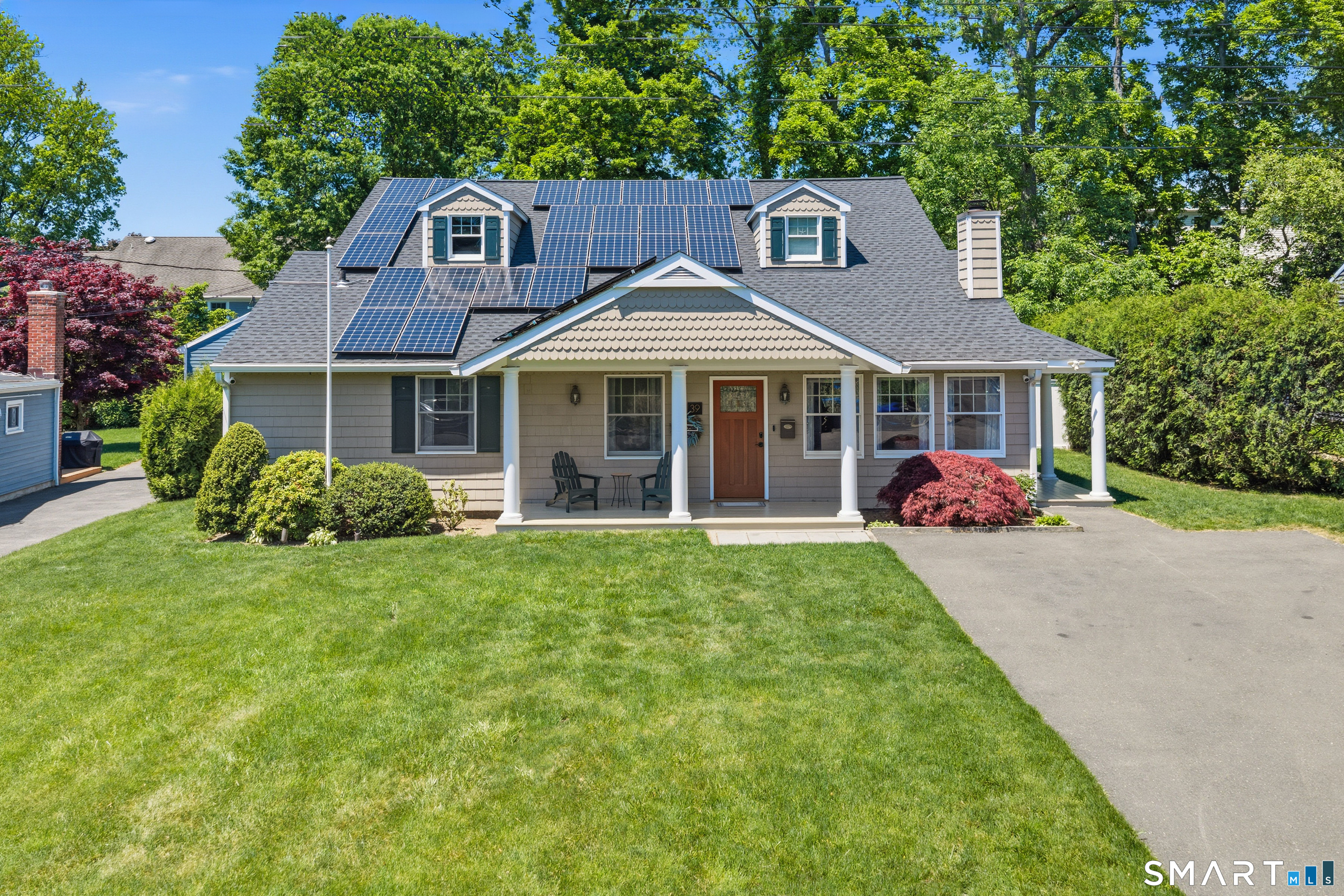 39 Kenilworth Drive West, Stamford, CT 06902 | For Sale at $1,095,000