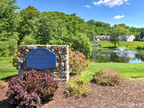  condo home for sale located at 65 Elizabeth Circle, 65, Newtown, CT 06482