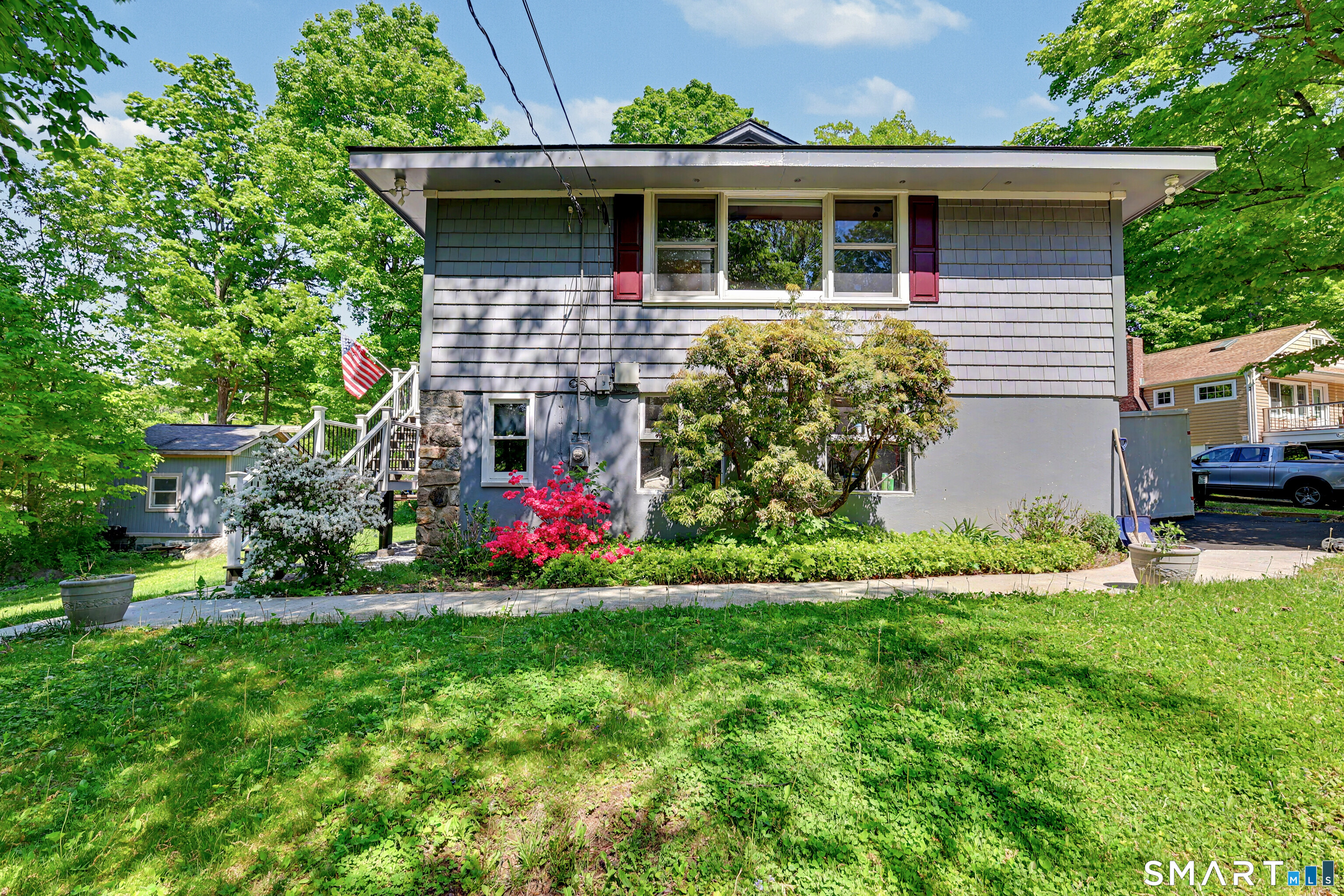 1 Lookout Drive, Ridgefield, CT 06877 | For Sale at $739,000