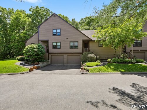  townhouse condo for sale located at 14 Nutmeg Circle, 14, Monroe, CT 06468