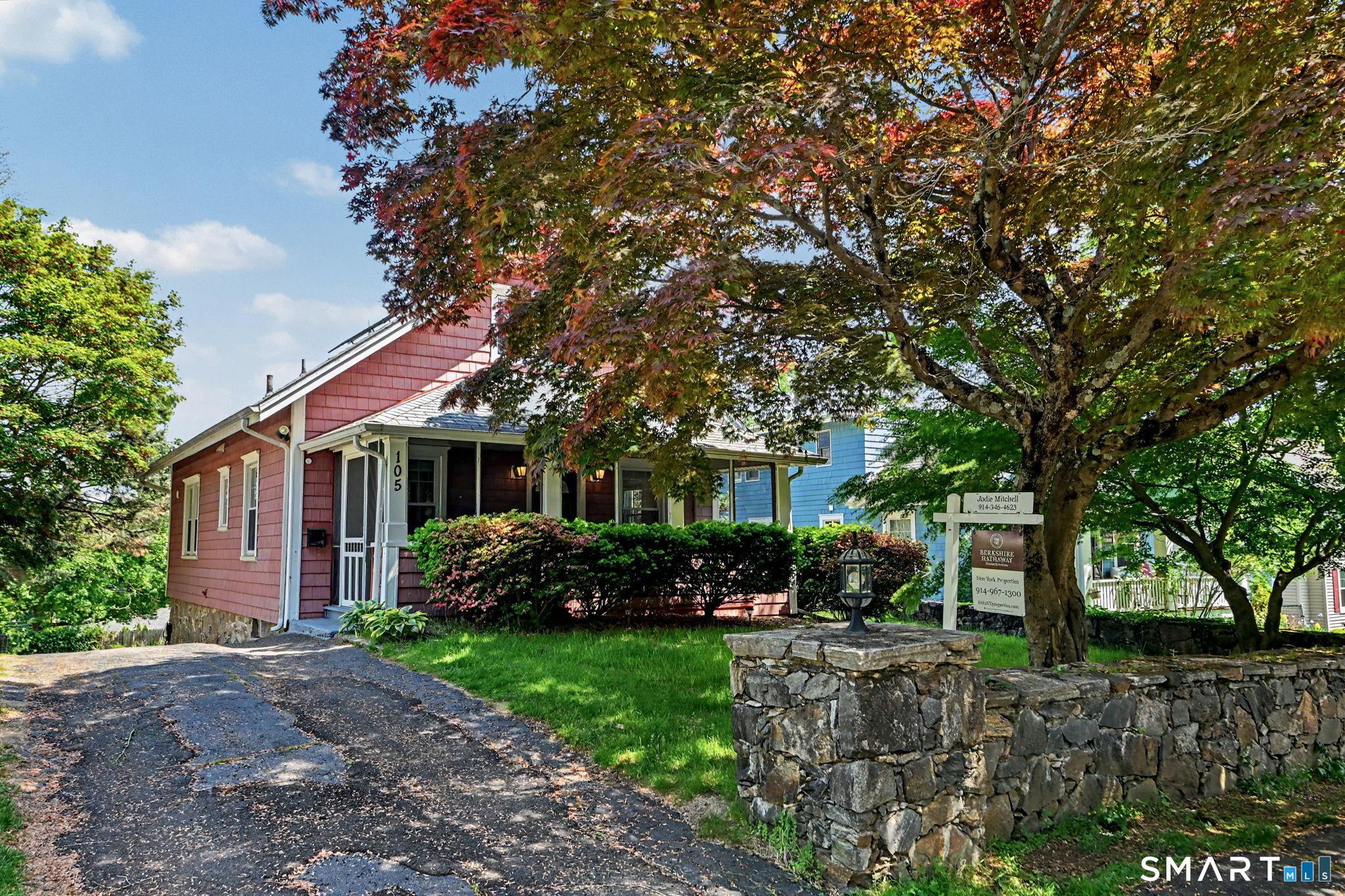 105 Knickerbocker Avenue, Stamford, CT 06907 | For Sale at $716,000