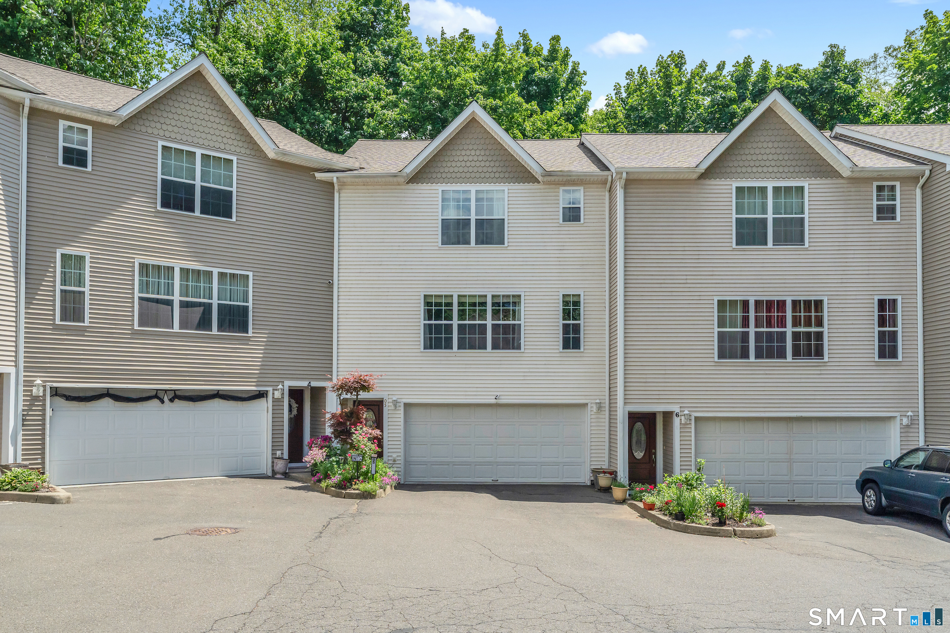 22 2nd Avenue, 5, Danbury, CT 06810 | For Sale at $400,000