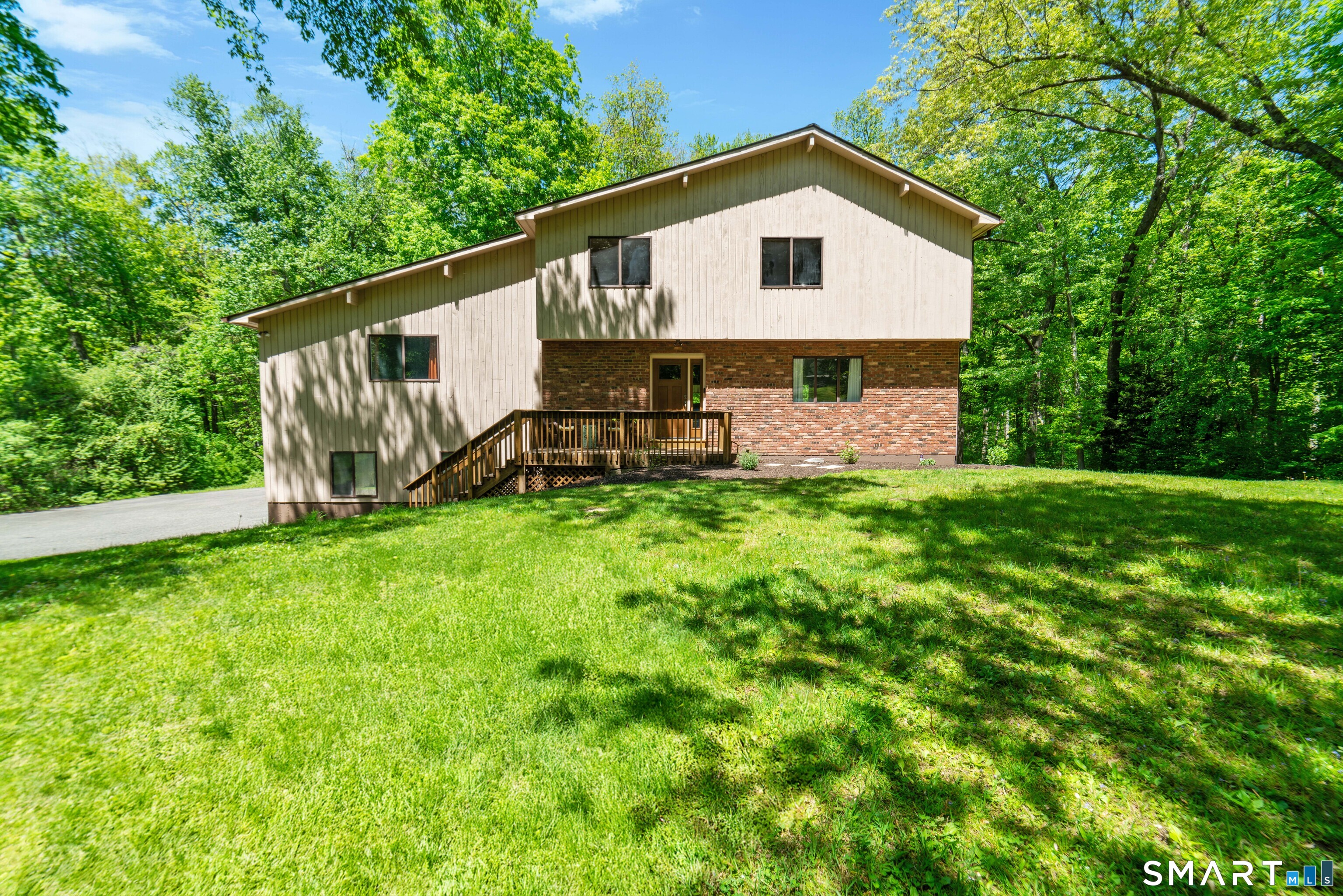 6 Arapaho Road, Brookfield, CT 06804 | For Sale at $724,900