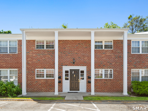  condo home for sale located at 125 Lawn Avenue, b6, Stamford, CT 06902