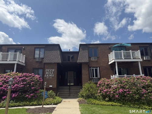  condo home for sale located at 136 Deer Hill Avenue, c31, Danbury, CT 06810