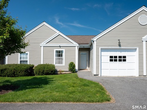  condo home for sale located at 46 Elizabeth Circle, 46, Newtown, CT 06482
