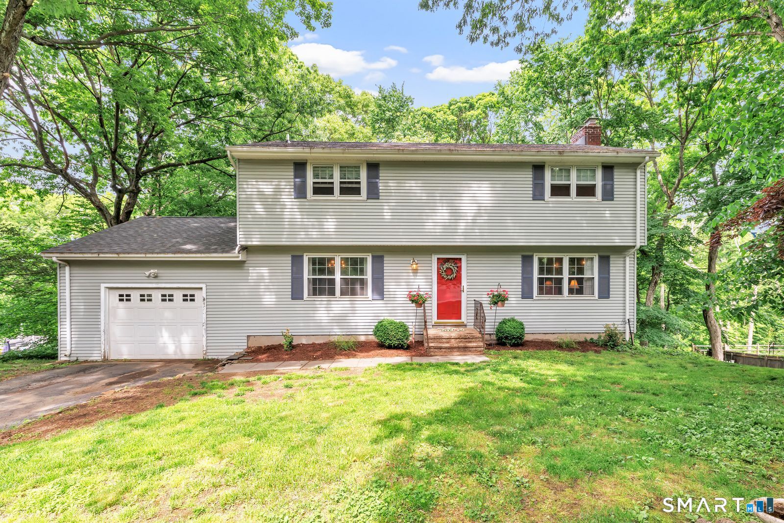 21 Overlook Place, Trumbull, CT 06611 | For Sale at $659,900