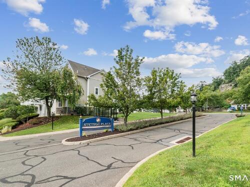  townhouse condo for sale located at 64 Stetson Place, Danbury, CT 06811