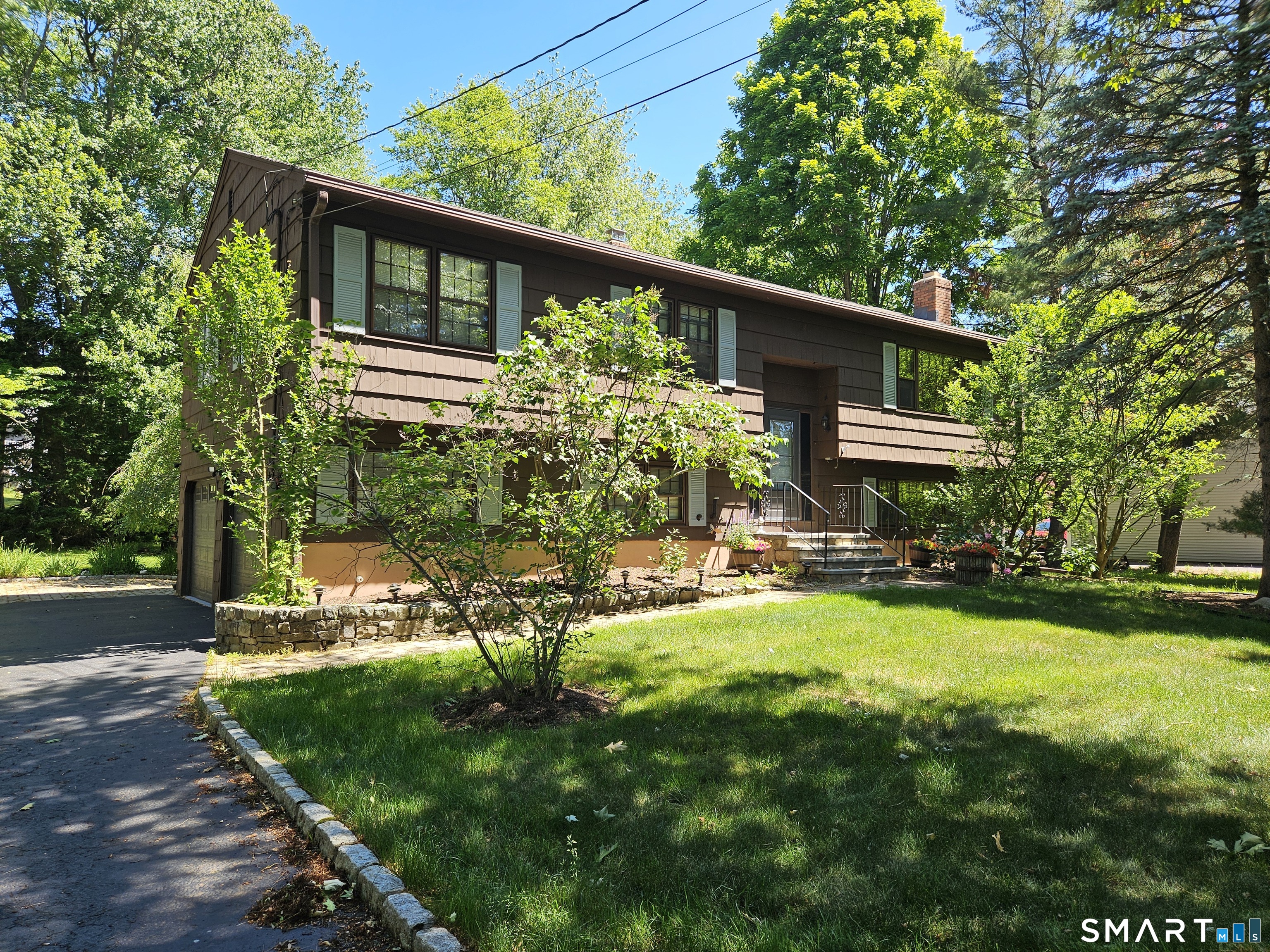 2010 Old Town Road, Trumbull, CT 06611 | For Sale at $564,900
