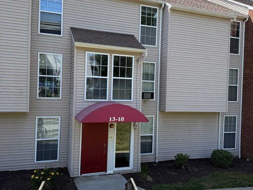  townhouse condo for sale located at 18 Heather Ridge, 18, Shelton, CT 06484