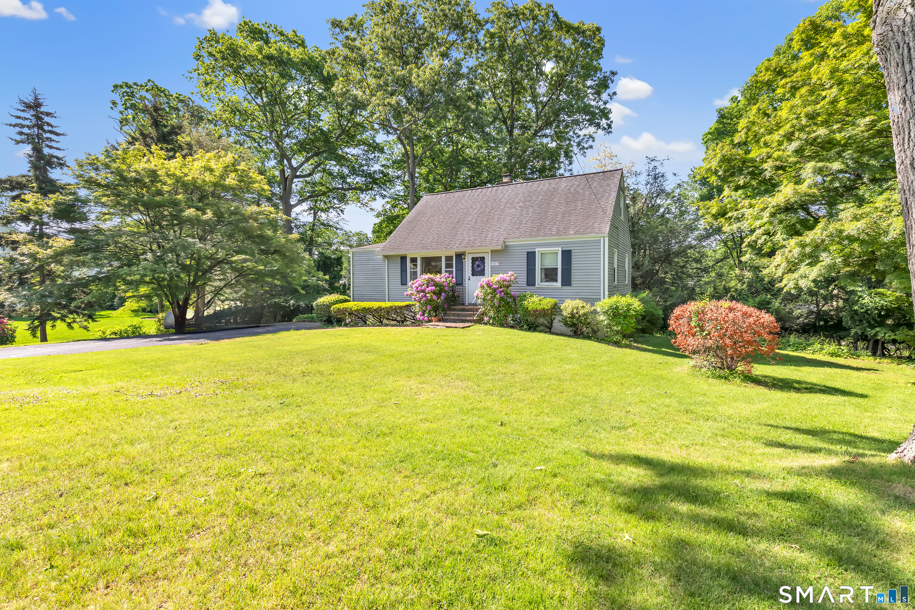 36 Romanock Place, Fairfield, CT 06824 | For Sale at $699,000