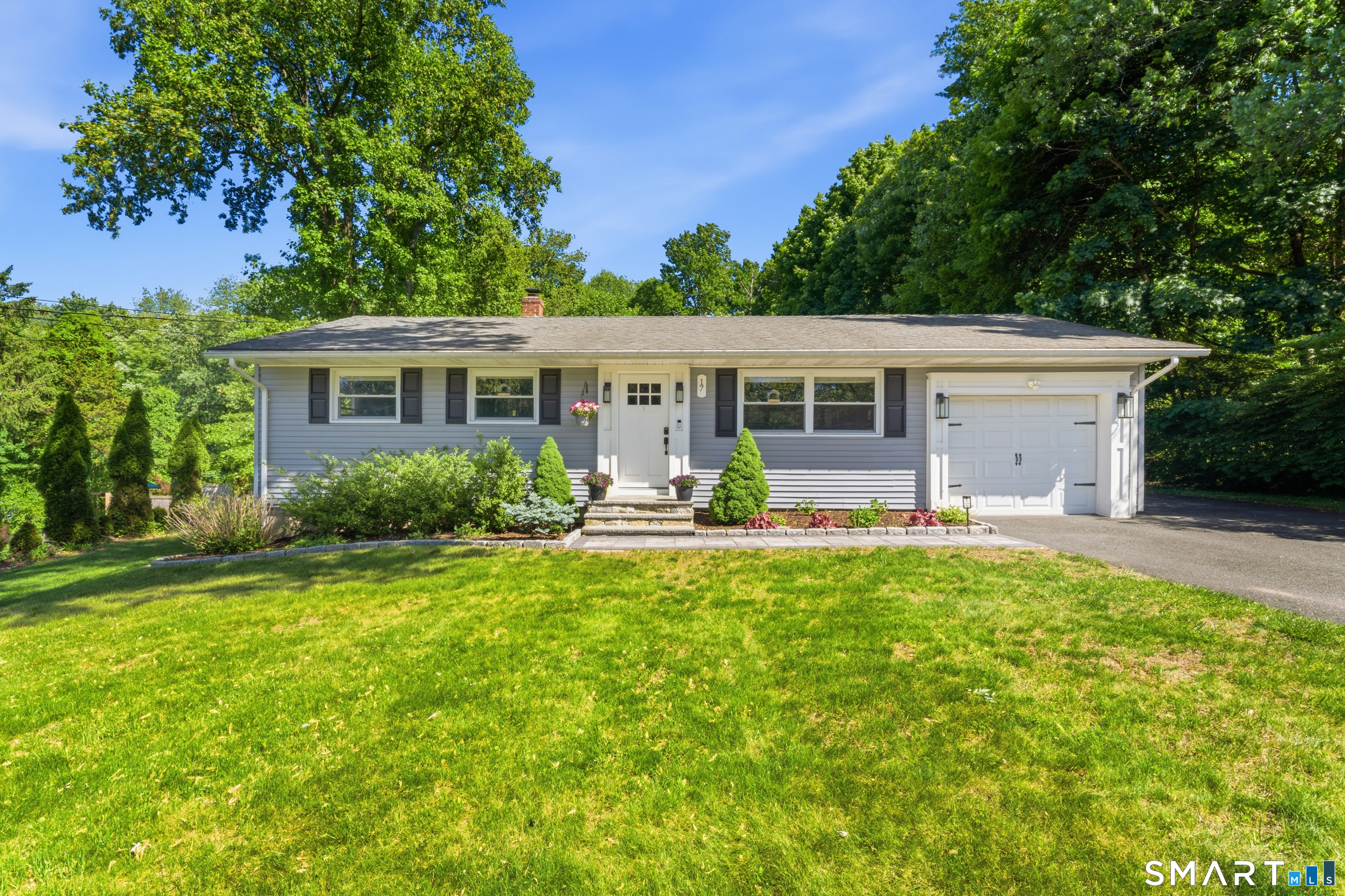 17 Greenbriar Lane, Newtown, CT 06470 | For Sale at $560,000