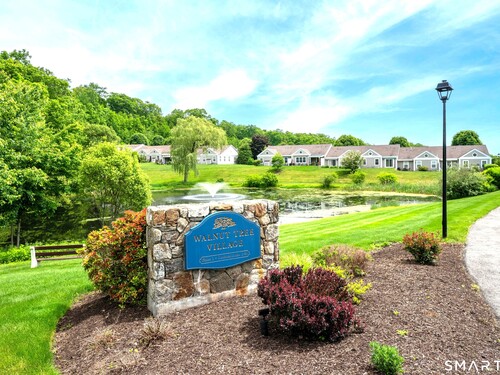  condo home for sale located at 176 Julia Court, 176, Newtown, CT 06482